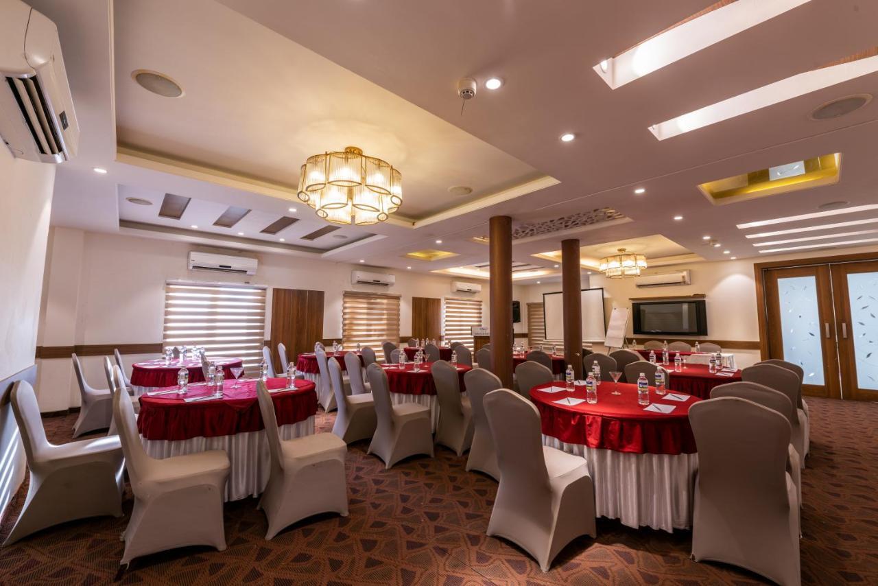 Click Hotel Nashik Exterior foto
